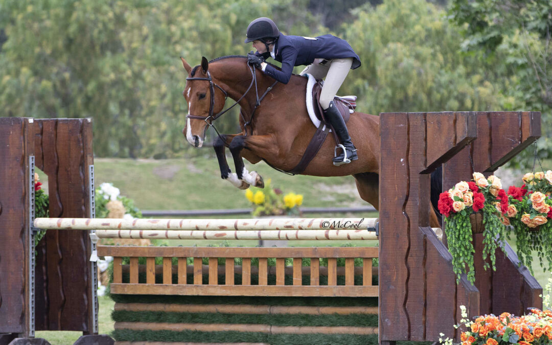 It’s Taylor Time! Katie Taylor and L’Con Reyes Claim USHJA International Hunter Derby Victory