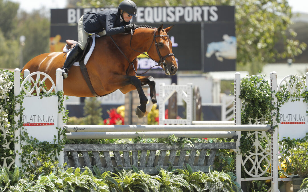 Oslo is Outstanding with Shauna Pennell in the $10,000 USHJA Green Hunter Incentive Southwest Regional Championship